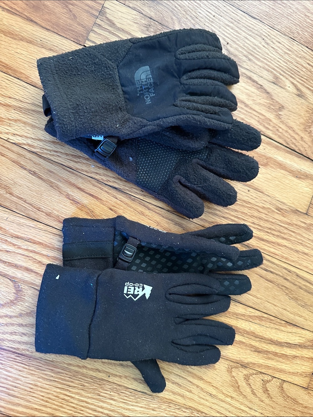 Kids S REI & TNF gloves - 2 pairs